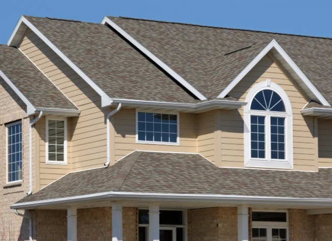 Insulated Vinyl Siding and Asphalt Shingle Roof of a house in Eastern Iowa